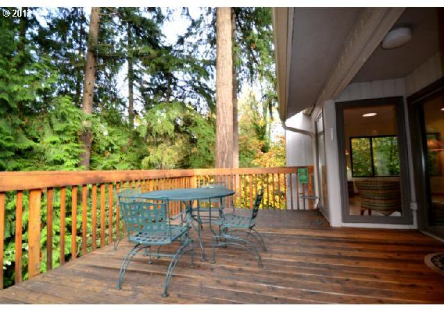 9708 Southwest Quail Post Road Portland, OR 97219 - Photo 5 of 16 Gallery Image 5