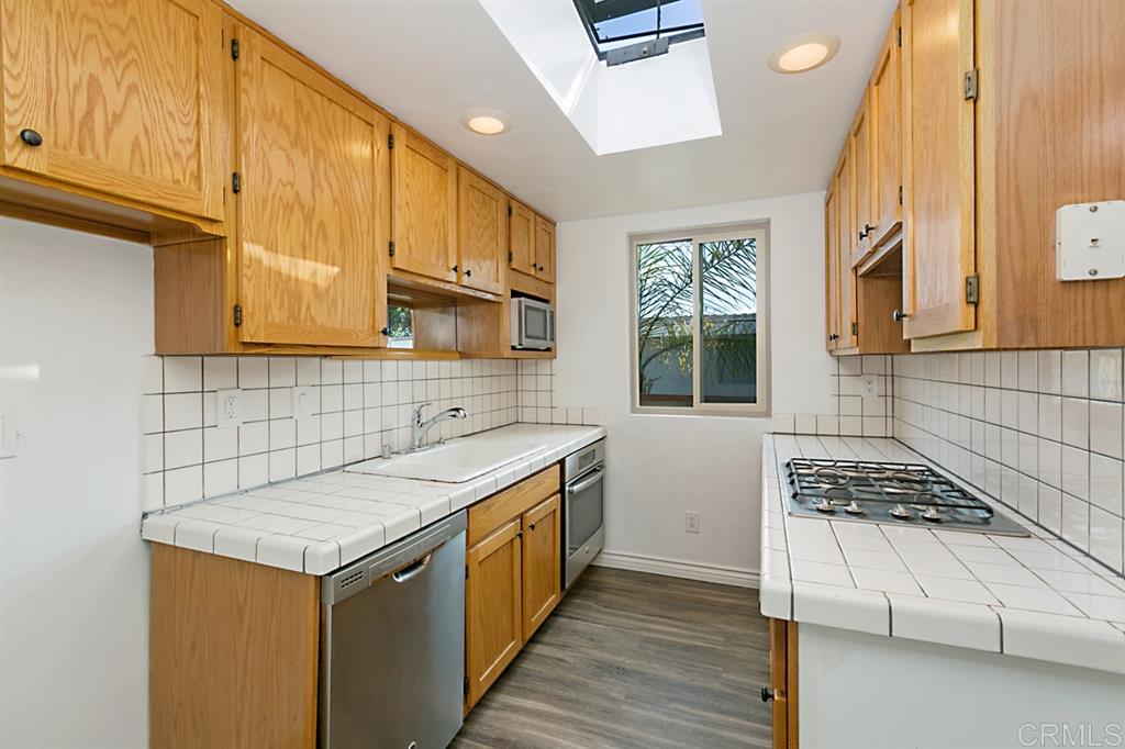 359 Neptune Avenue Encinitas, CA 92024 - Photo 5 of 16 Gallery Image 5