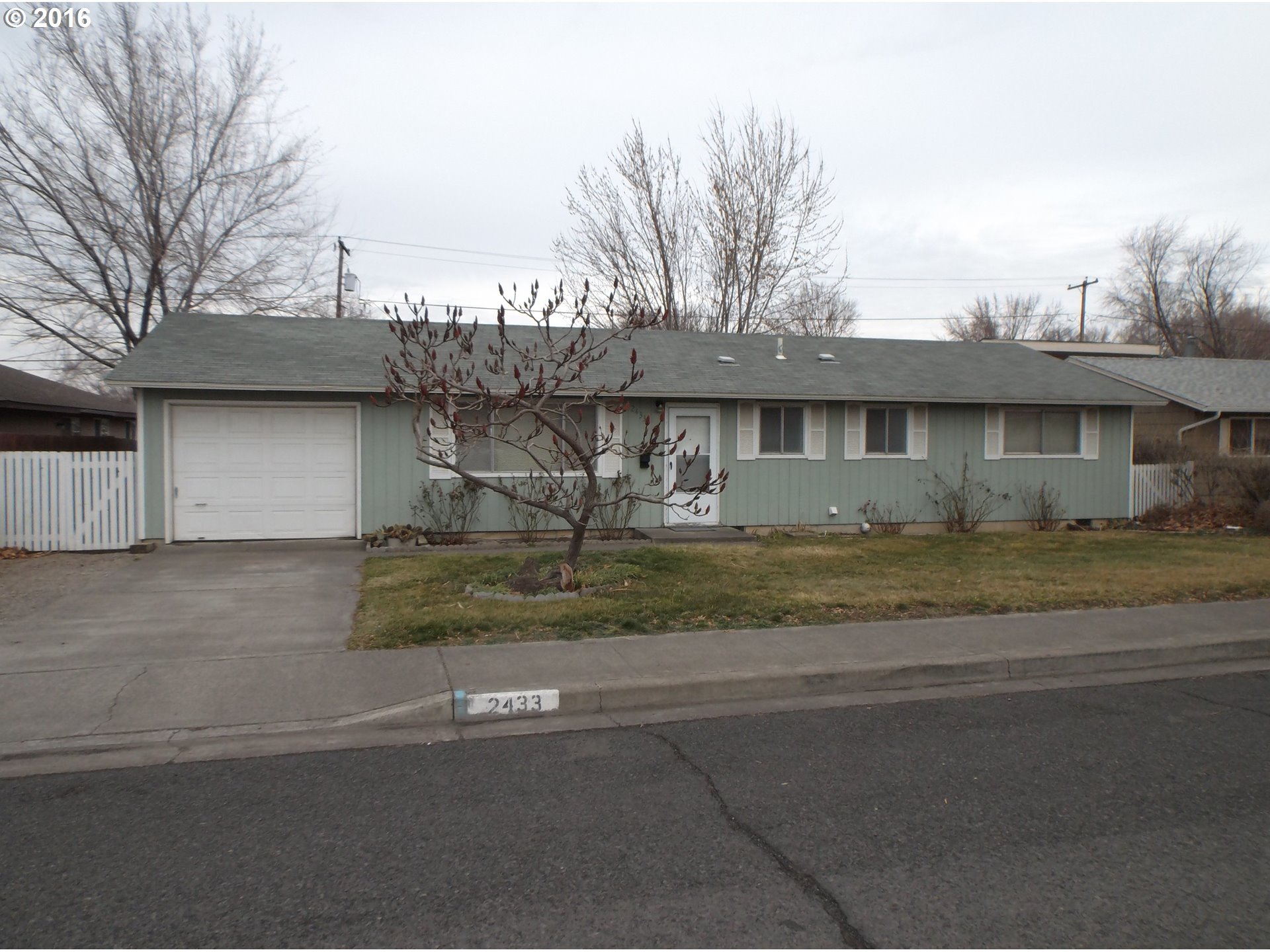 2433 Southwest Perkins Avenue Pendleton, OR 97801 - Photo 1 of 21