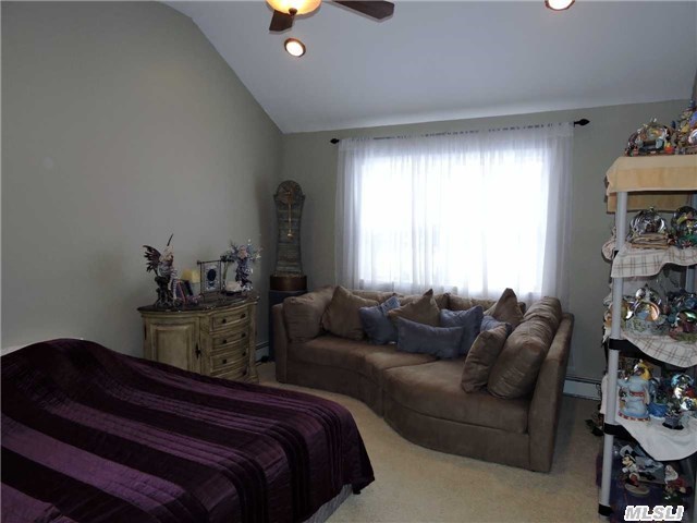 17 Inverness Road Holbrook, NY 11741 - Photo 9 of 19