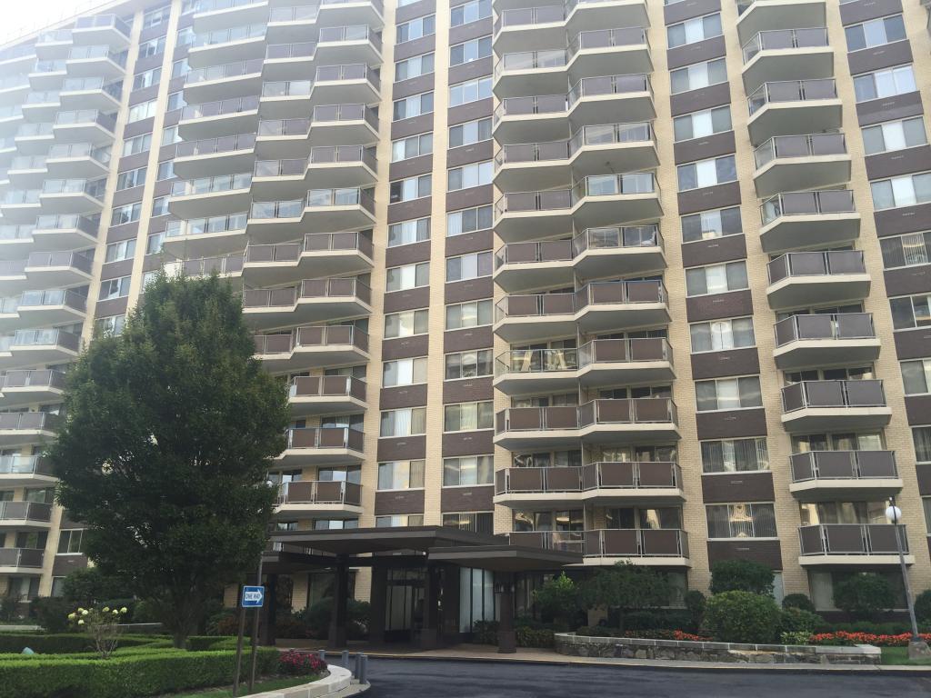 $7.25M bayside home on Long Island sits on 15 acres with themed gardens and  a waterfront esplanade | 6sqft, image size:1024x768