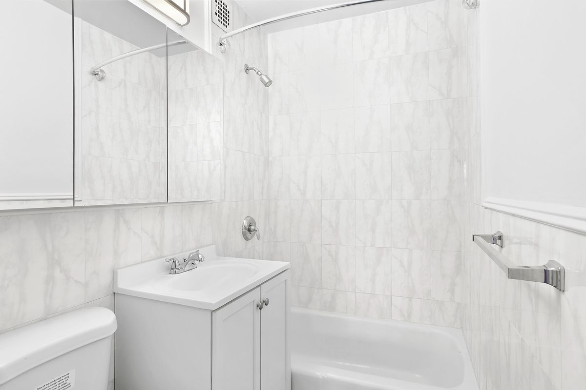 228 East 81st Street, Unit 7D Manhattan, NY 10028 - Photo 3 of 5