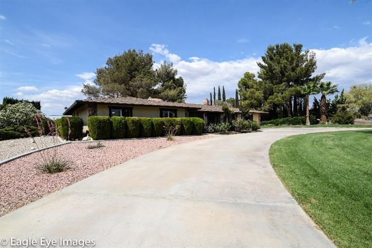 19064 Tecumseh Road Apple Valley, CA 92307 - Photo 1 of 1