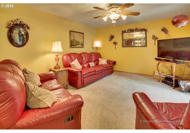 2235 Southeast Barnes Road Gresham, OR 97080 - Photo 8 of 16 Gallery Image 8
