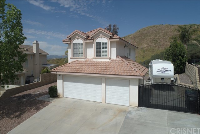 28427 Nicholas Circle Saugus, CA 91350 - Photo 2 of 32 Beautiful Saugus home backing to open space