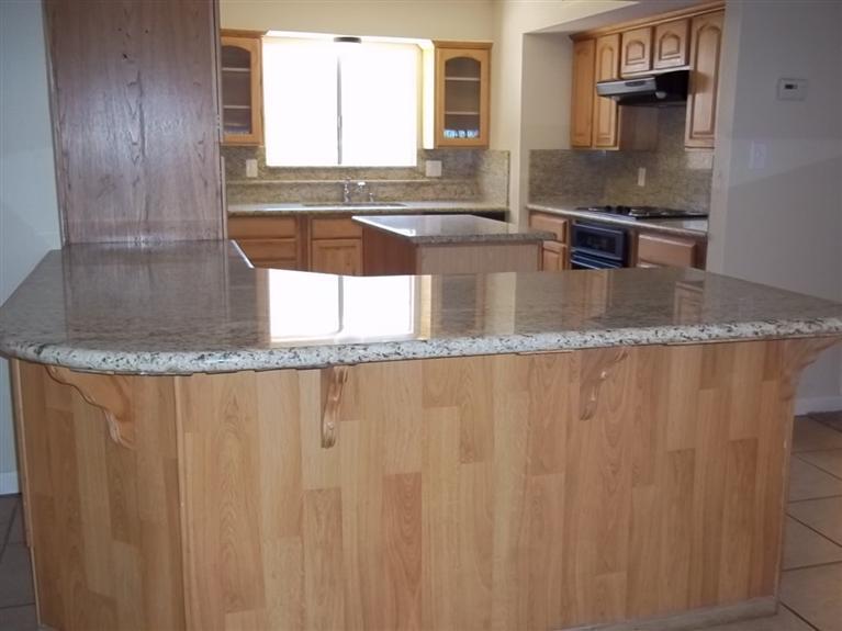 4404 Thatch Avenue Bakersfield, CA 93313 - Photo 7 of 20