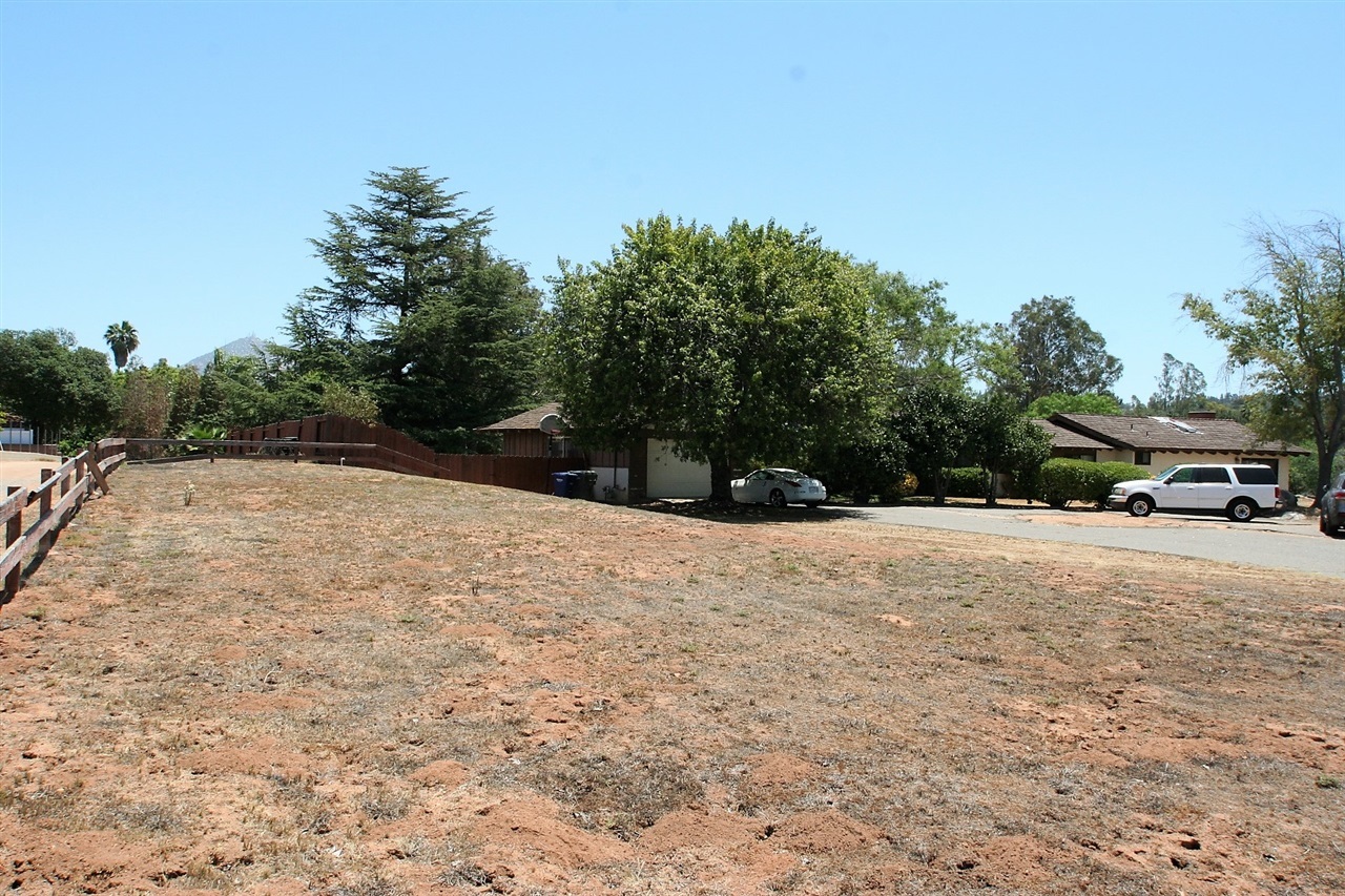 16725 Valle Verde Road Poway, CA 92064 - Photo 2 of 14 1.59 Acres