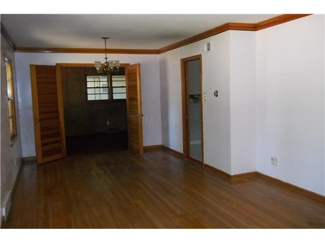 4885 Lochinvar Road Memphis, TN 38116 - Photo 2 of 8 Living room, Dining room combo