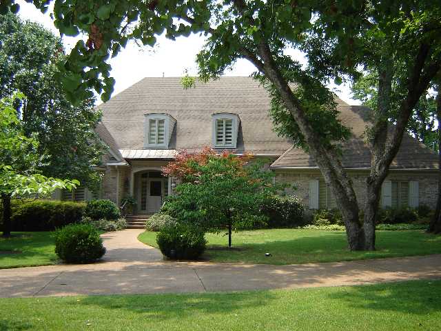 135 South Perkins Road Memphis, TN 38117 - Photo 1 of 10