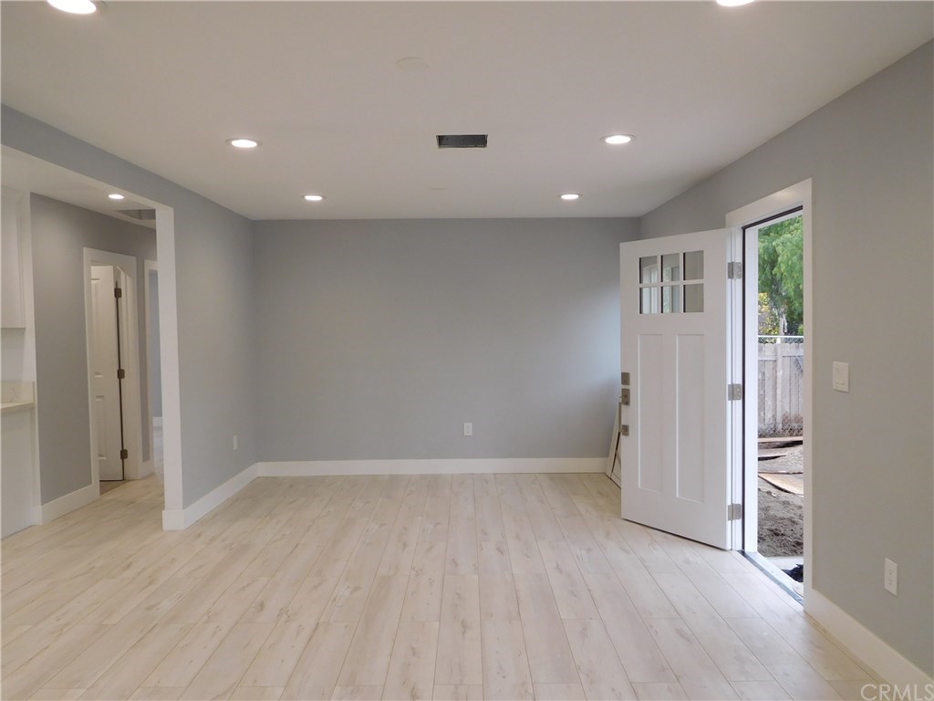 1584 Oak Grove Place Los Angeles, CA 90041 - Photo 18 of 36 Roomy, bright, opened livingroom !!
