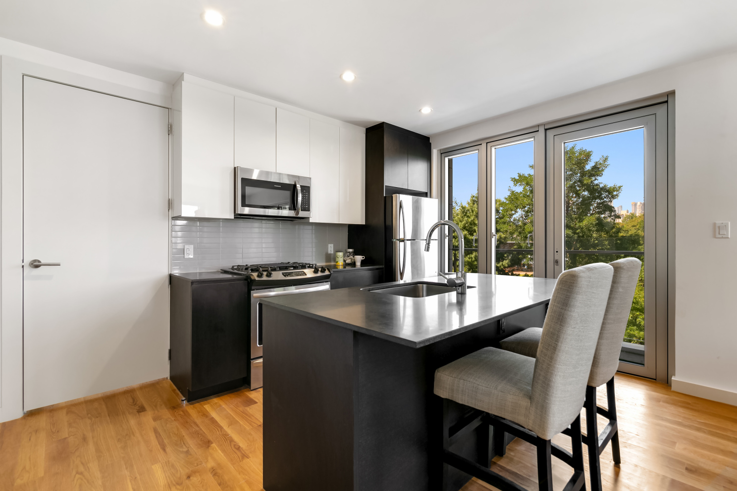 Vernon Tower 31-43 Vernon Blvd, Queens, NY 11106 - Photo 2 of 7