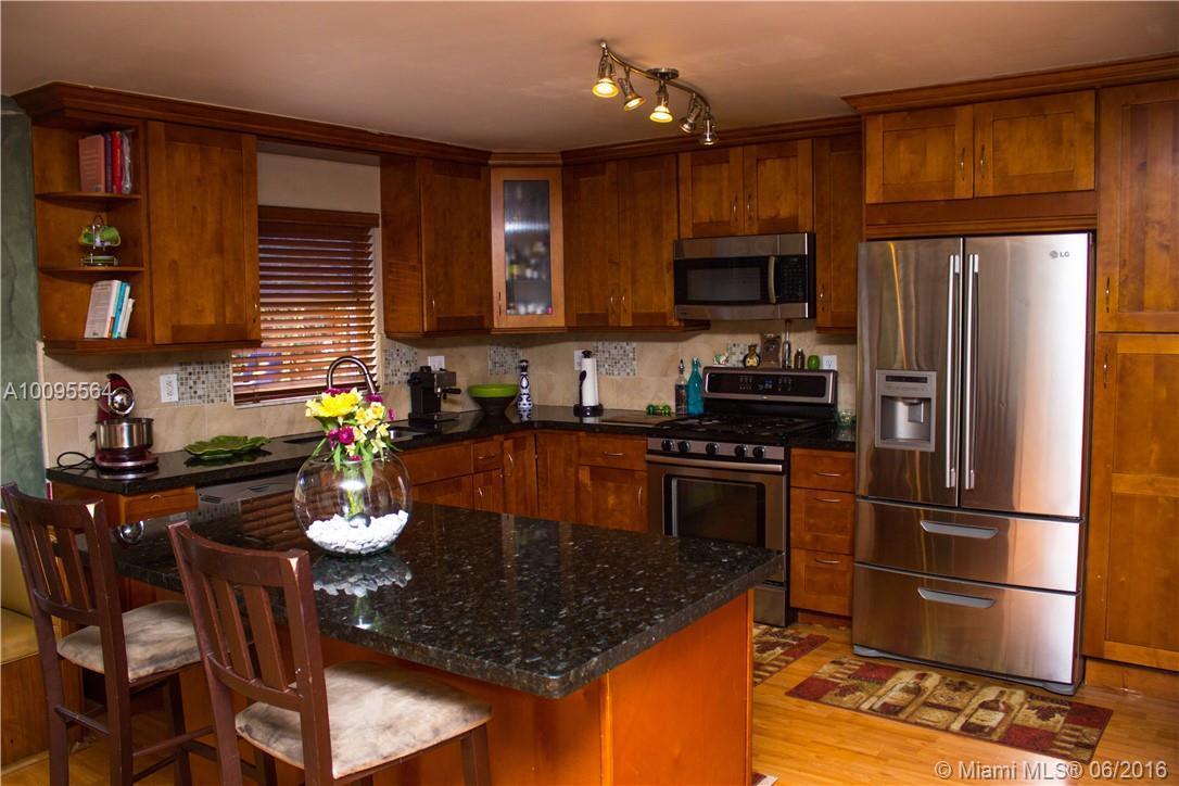 9070 Southwest 157th Place Miami, FL 33196 - Photo 6 of 16 Gallery Image 6