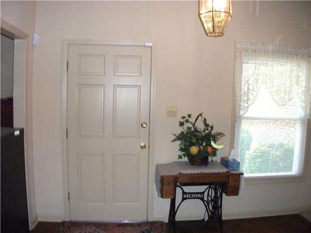 484 Fletcher Road Collierville, TN 38017 - Photo 2 of 11 Front entry with Hardwood floor
