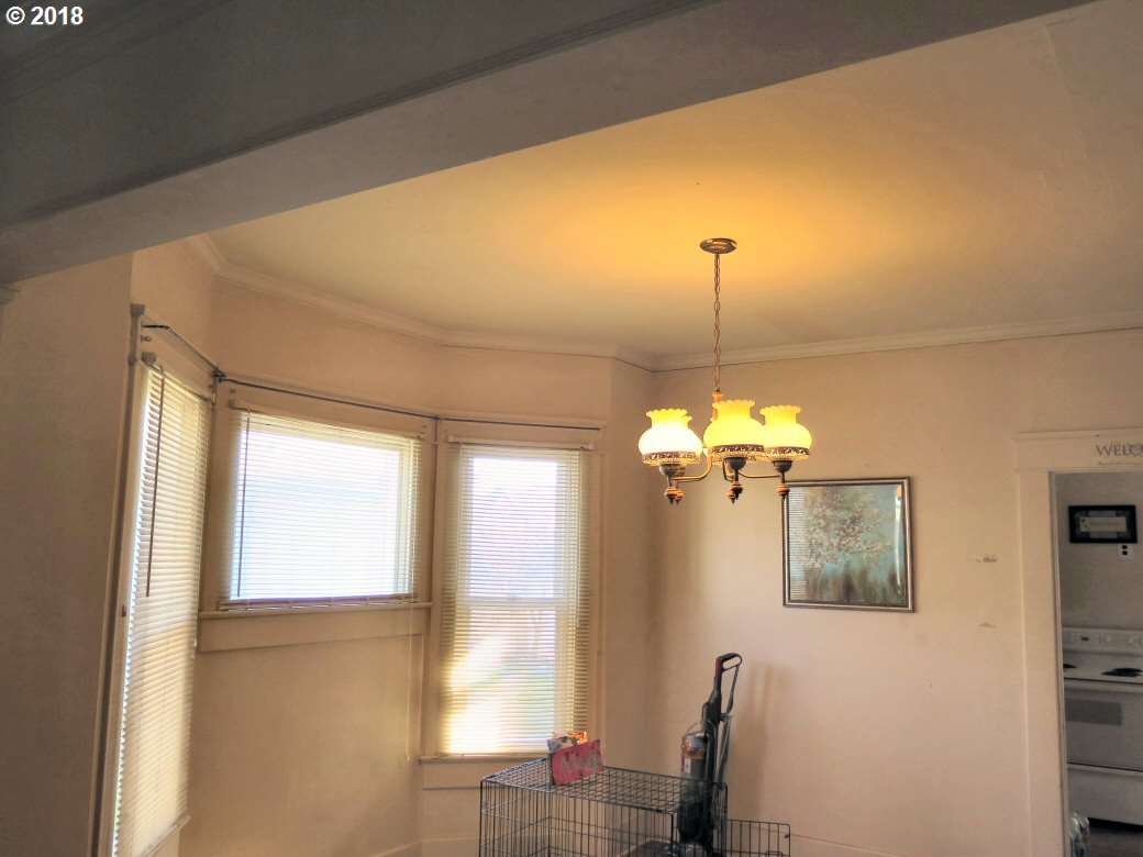 612 Southwest Court Avenue Pendleton, OR 97801 - Photo 6 of 17