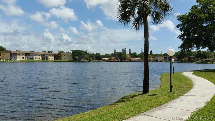 300 Berkley Road, Unit 203 Hollywood, FL 33024 - Photo 3 of 20