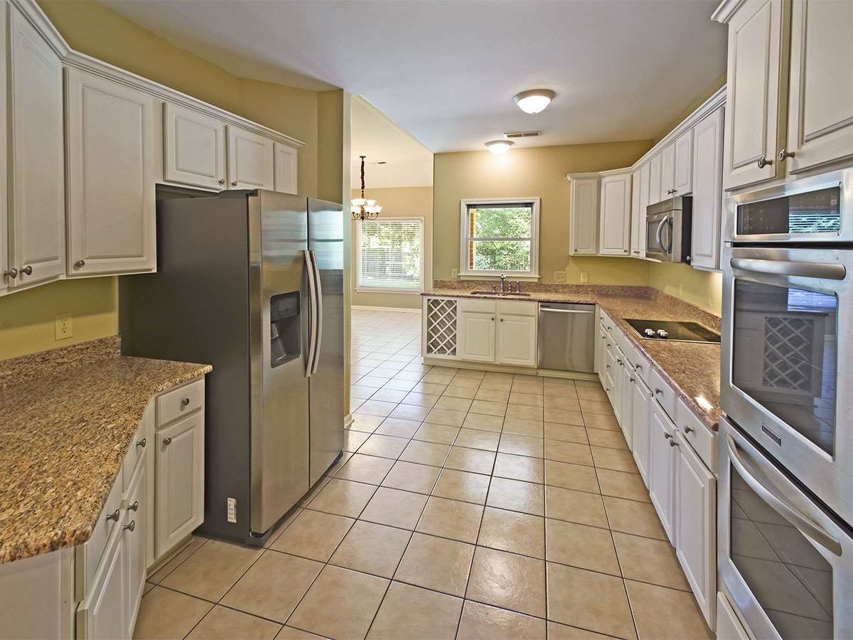 810 Coleherne Road Collierville, TN 38017 - Photo 6 of 17 It doesn't get any better than this--granite,stainless appliances inc. double ovens and smooth surface cooktop,cabinets galore,and room for that baking center or coffee bar you've always wanted.