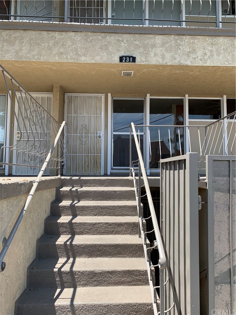 231 Junipero Avenue, Unit 5 Long Beach, CA 90803 - Photo 2 of 16 Walking up from street level to front door.