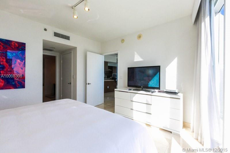 485 Brickell Avenue, Unit 2610 Miami, FL 33131 - Photo 4 of 15