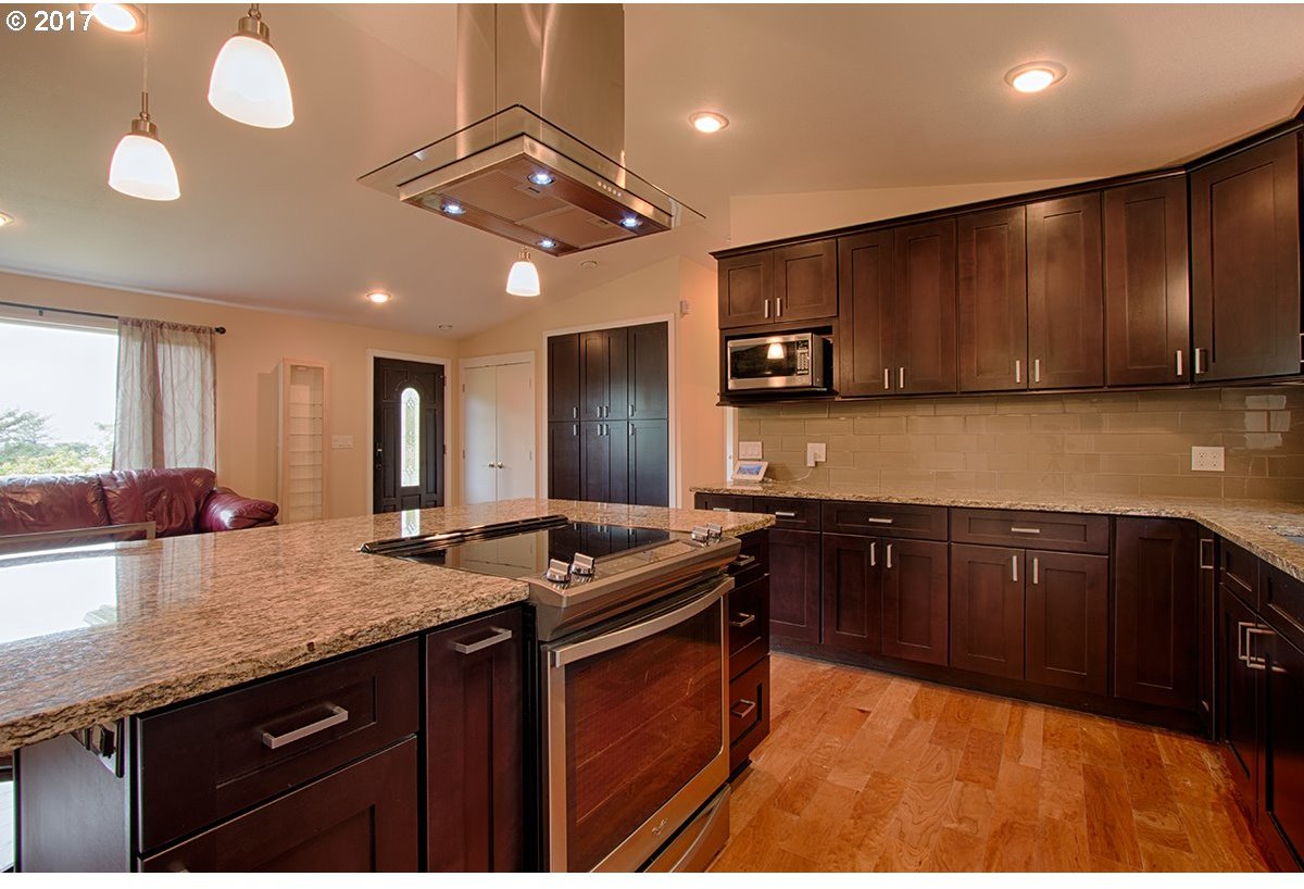 94378 Coldiron Hill Road Gold Beach, OR 97444 - Photo 11 of 22 Gallery Image 11