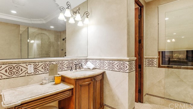 707 Esplanade, Unit B Redondo Beach, CA 90277 - Photo 23 of 39