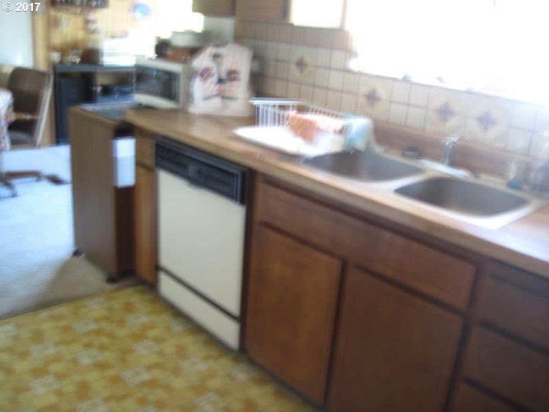 1306 Southwest 5th Place Pendleton, OR 97801 - Photo 3 of 26 Gallery Image 3
