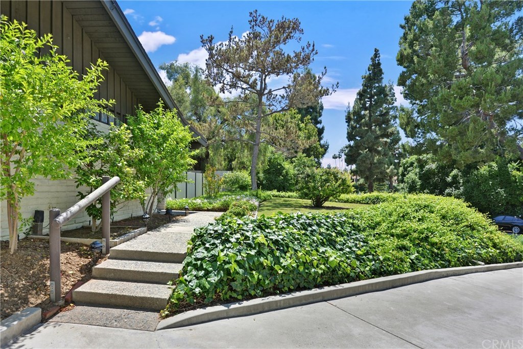 2210 Yucca Avenue Fullerton, CA 92835 - Photo 2 of 32