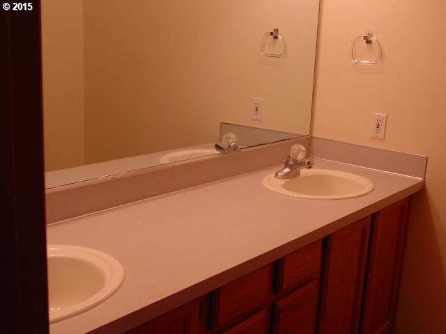 2213 Riviera Court Hubbard, OR 97032 - Photo 6 of 14 Gallery Image 6