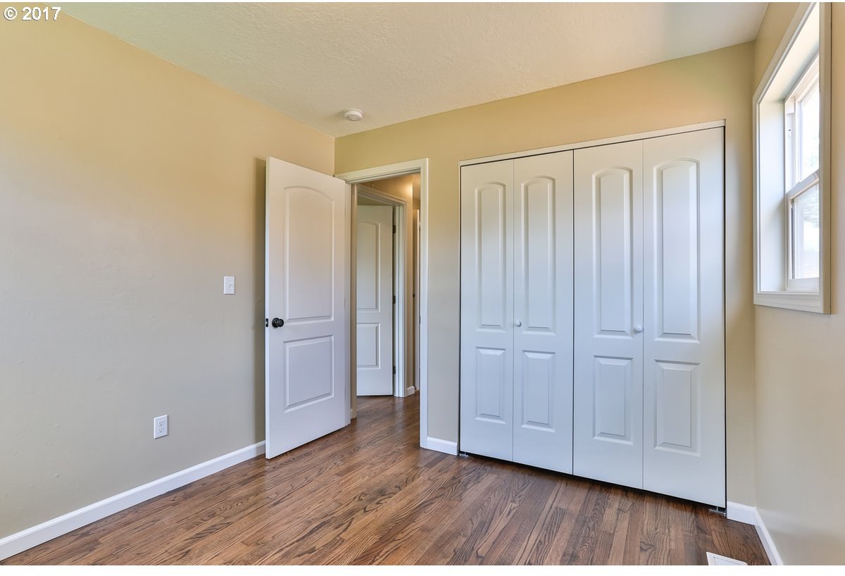 9804 Southeast Reedway Street Portland, OR 97266 - Photo 29 of 32 Gallery Image 29