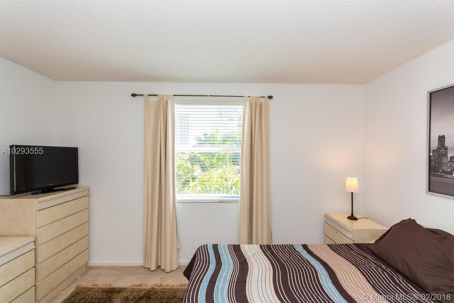 17100 North Bay Road, Unit 1415 Sunny Isles Beach, FL 33160 - Photo 29 of 35