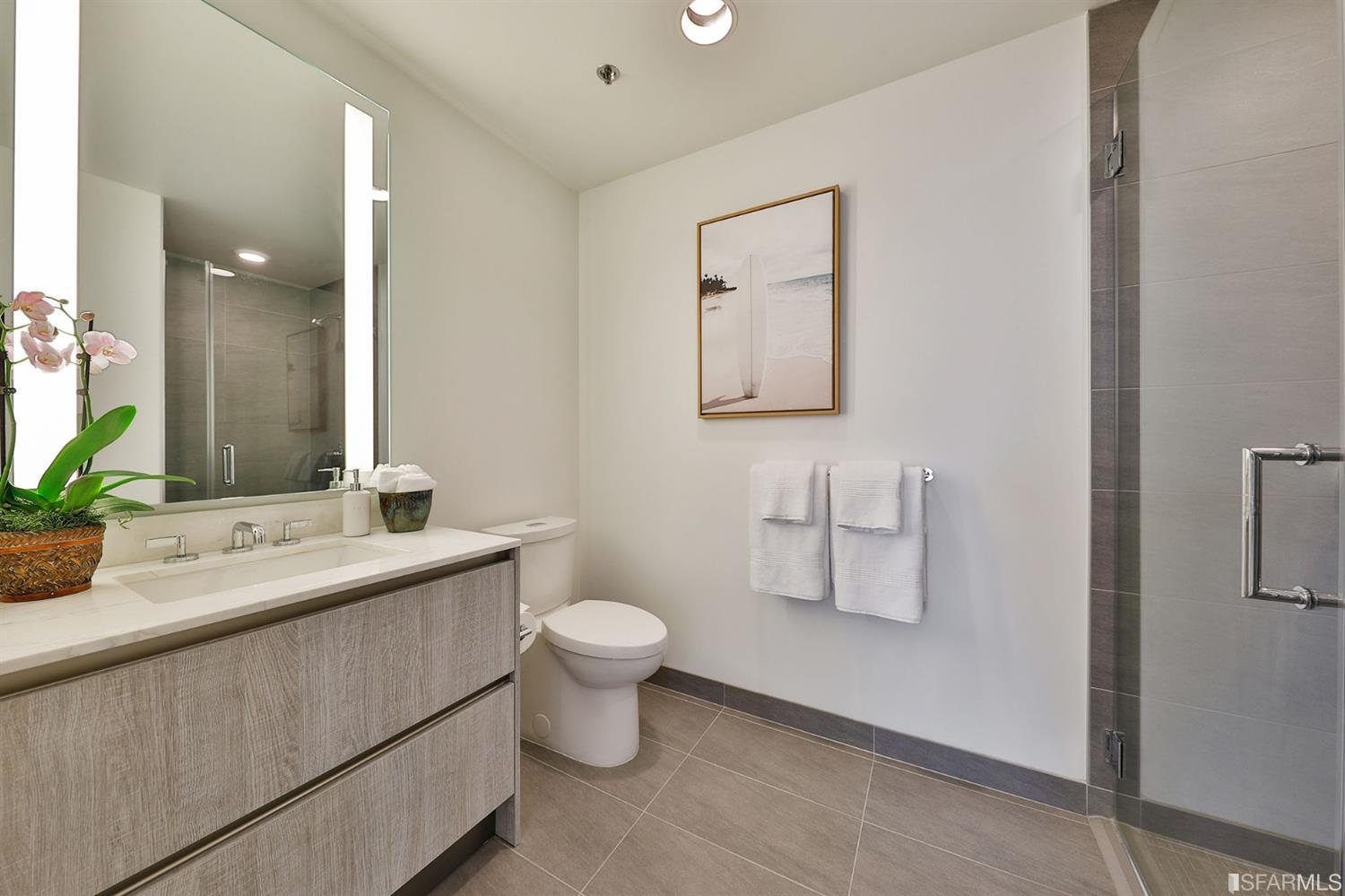 201 Folsom Street, Unit 10G San Francisco, CA 94105 - Photo 17 of 31 Gust bath with walk-in shower.