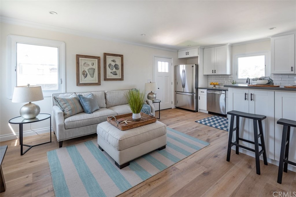414 West Oak Avenue El Segundo, CA 90245 - Photo 60 of 64 Unit (ADU) Living Room