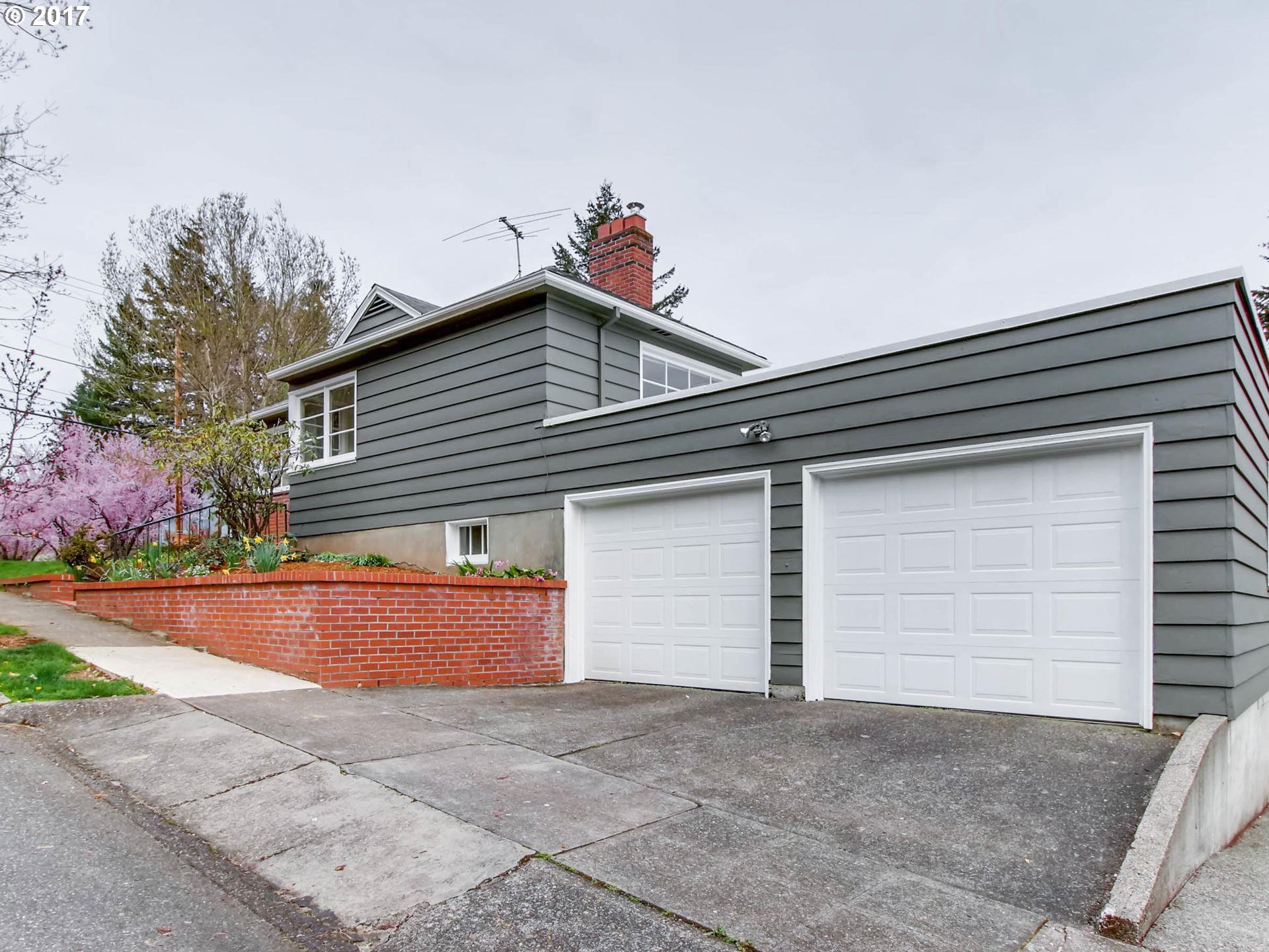 945 Southwest Troy Street Portland, OR 97219 - Photo 2 of 24 Gallery Image 2