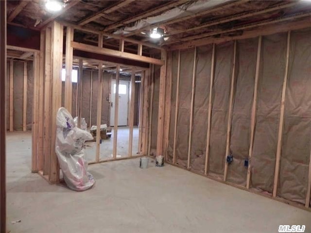 338 Coleridge Road Jericho, NY 11753 - Photo 18 of 19