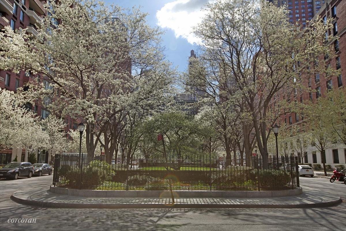 333 Rector Place, Unit 303F Manhattan, NY 10280 - Photo 11 of 12