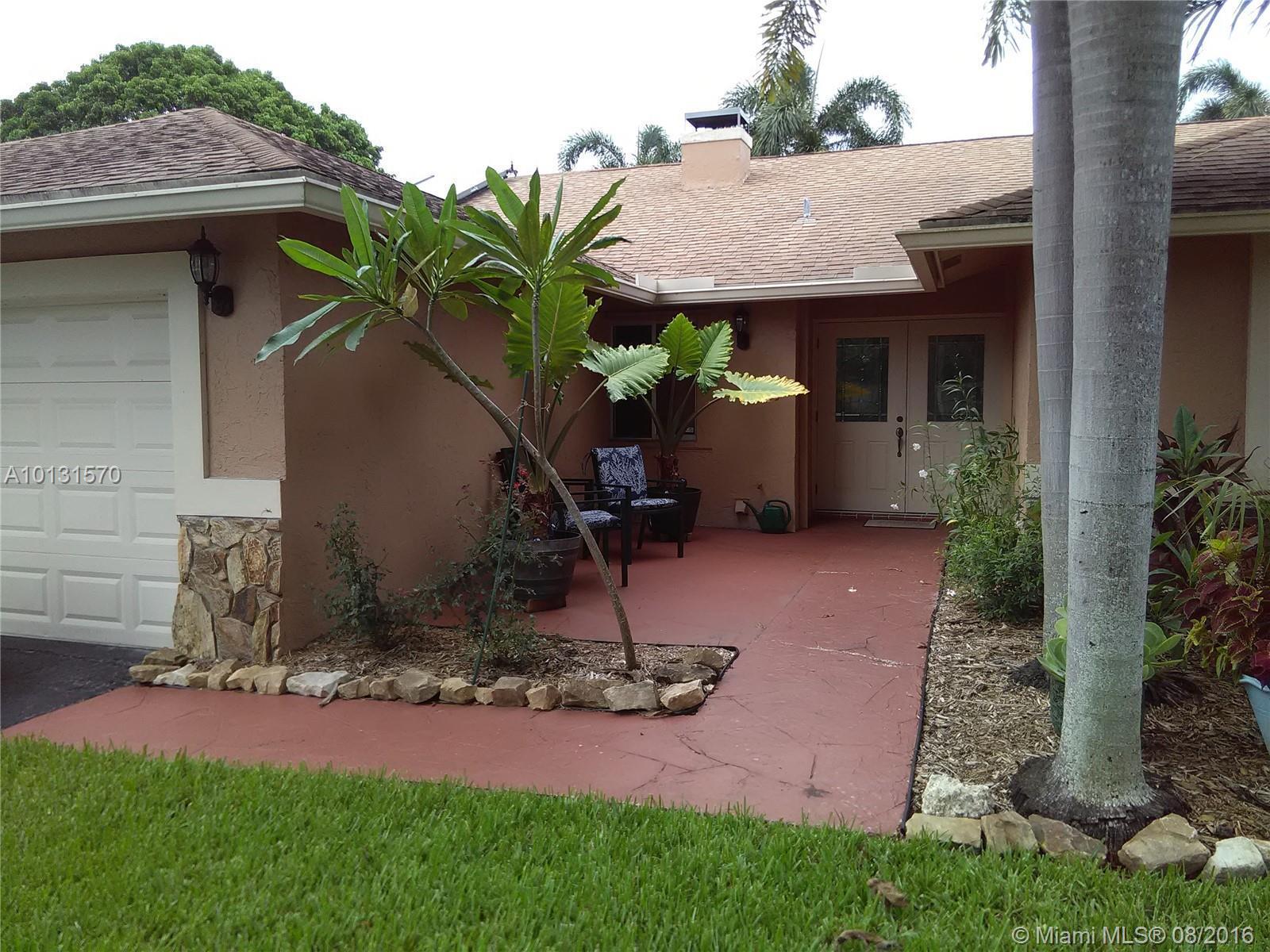 8421 Southwest 28th Street Davie, FL 33328 - Photo 4 of 34