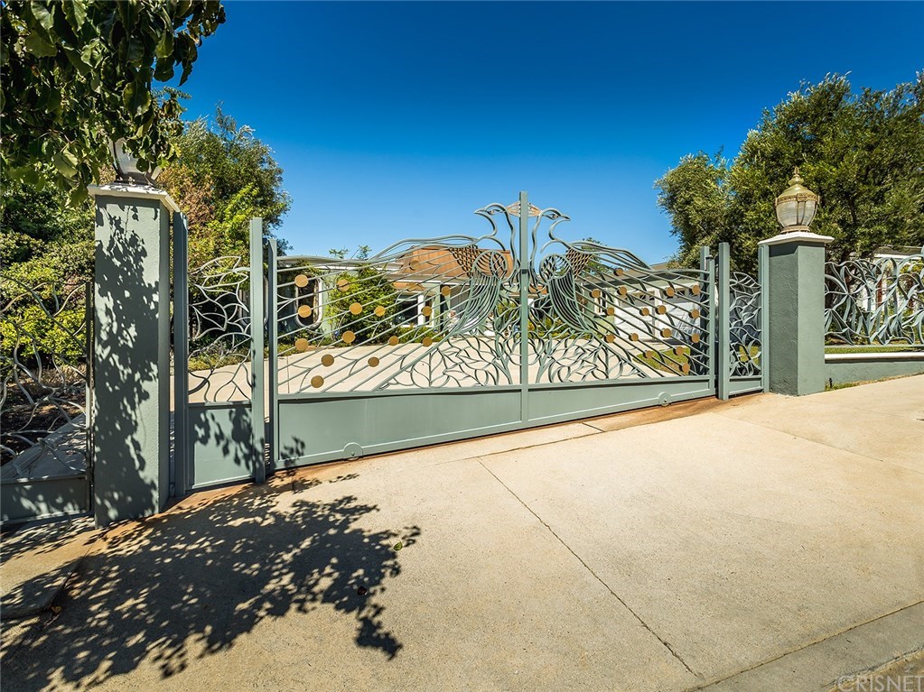 4151 Falling Leaf Drive Encino, CA 91316 - Photo 6 of 30 Private Gate