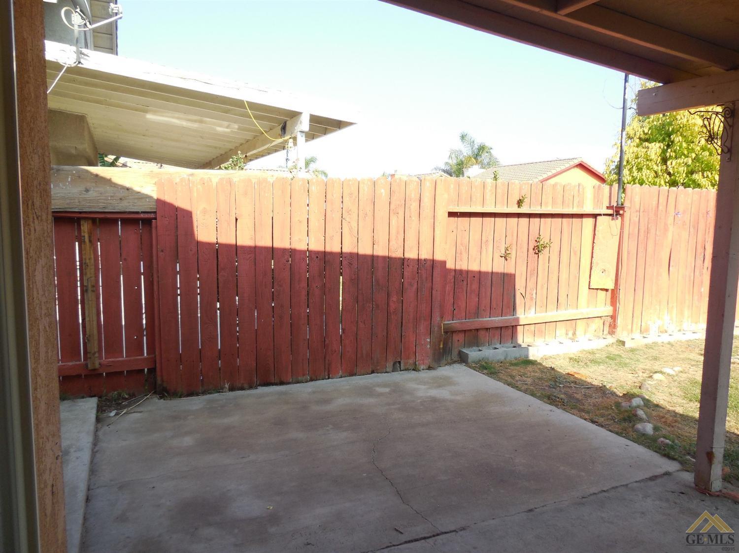 715 Fairview Road Bakersfield, CA 93307 - Photo 5 of 28 Gallery Image 5