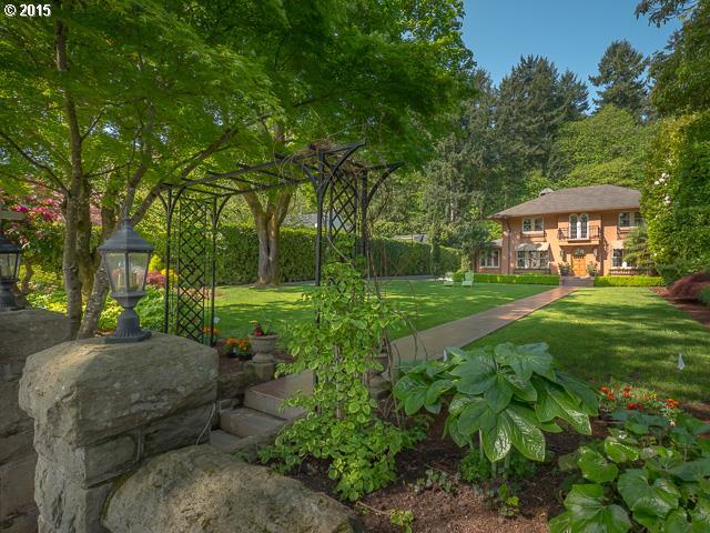 11745 Southwest Riverwood Road Portland, OR 97219 - Photo 2 of 16 Gallery Image 2