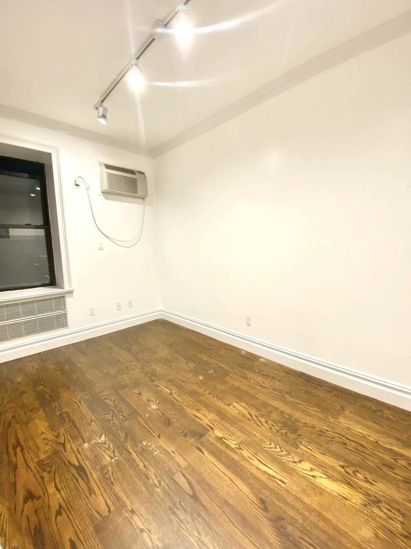 12 5th Avenue, Unit 22 Manhattan, NY 10011 - Photo 4 of 8