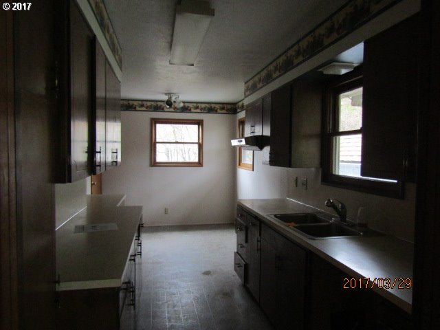 808 Northwest 5th Street Pendleton, OR 97801 - Photo 3 of 13