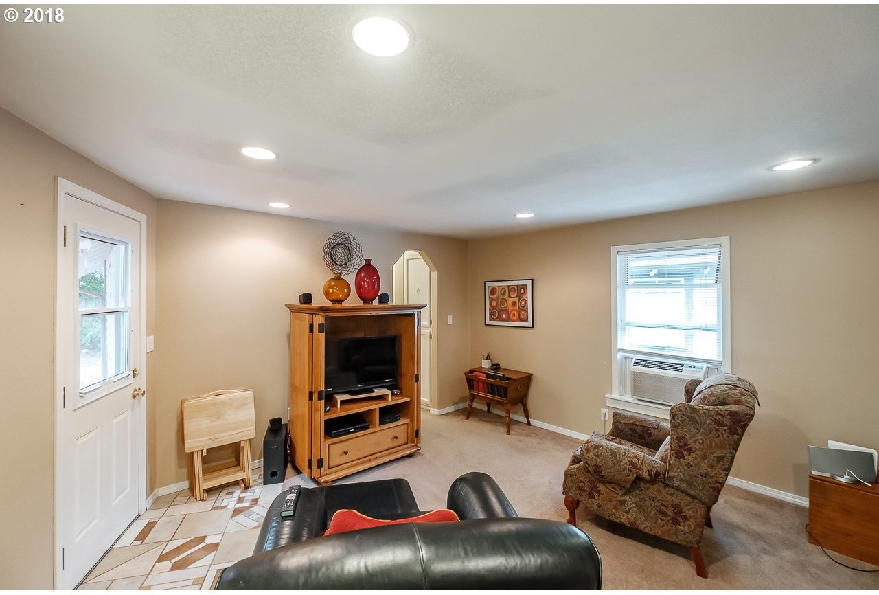 1256 Southwest 9th Avenue Albany, OR 97321 - Photo 10 of 21 Gallery Image 10