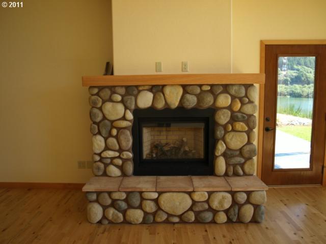 94542 Hume Road Gold Beach, OR 97444 - Photo 6 of 16 Gallery Image 6
