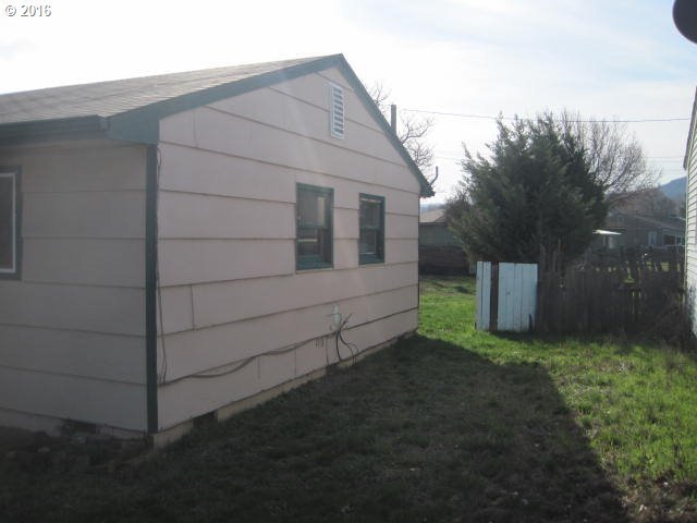 904 Chenowith Loop Road The Dalles, OR 97058 - Photo 4 of 24 Gallery Image 4