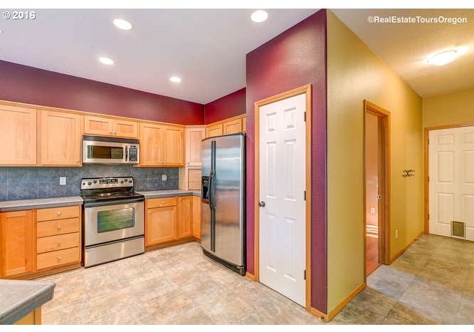 11940 Northwest Tyler Court Portland, OR 97229 - Photo 4 of 29