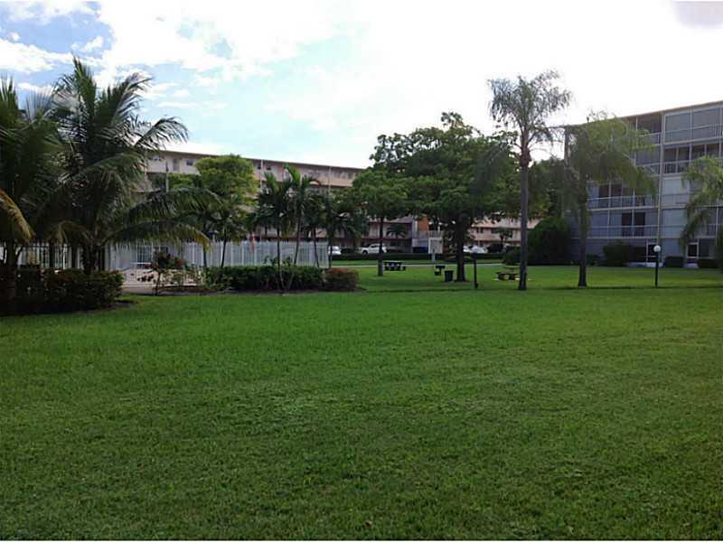 4700 Washington Street, Unit 406 Hollywood, FL 33021 - Photo 8 of 29