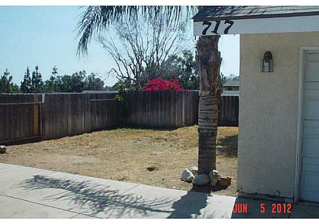 717 Old Stage Road Fallbrook, CA 92028 - Photo 2 of 14 Side yard
