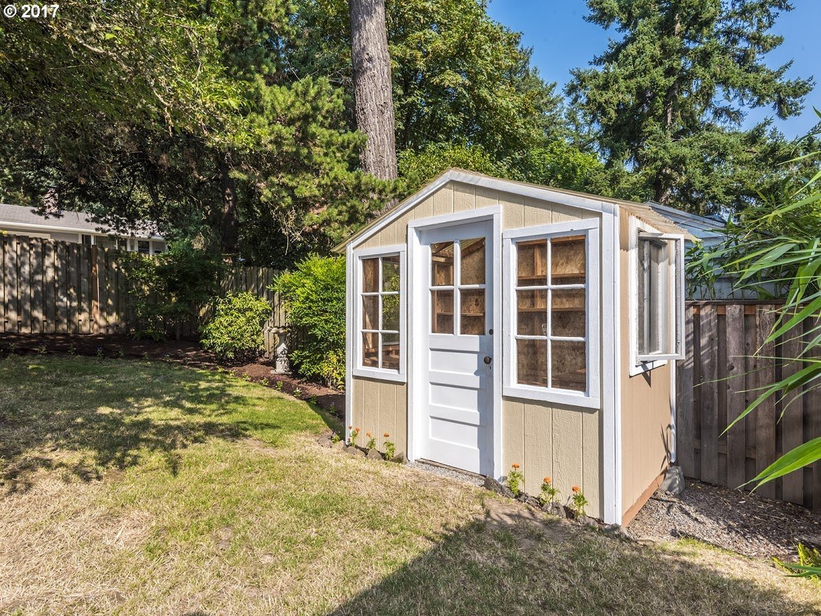 3939 Southwest Alice Street Portland, OR 97219 - Photo 23 of 32 Gallery Image 23