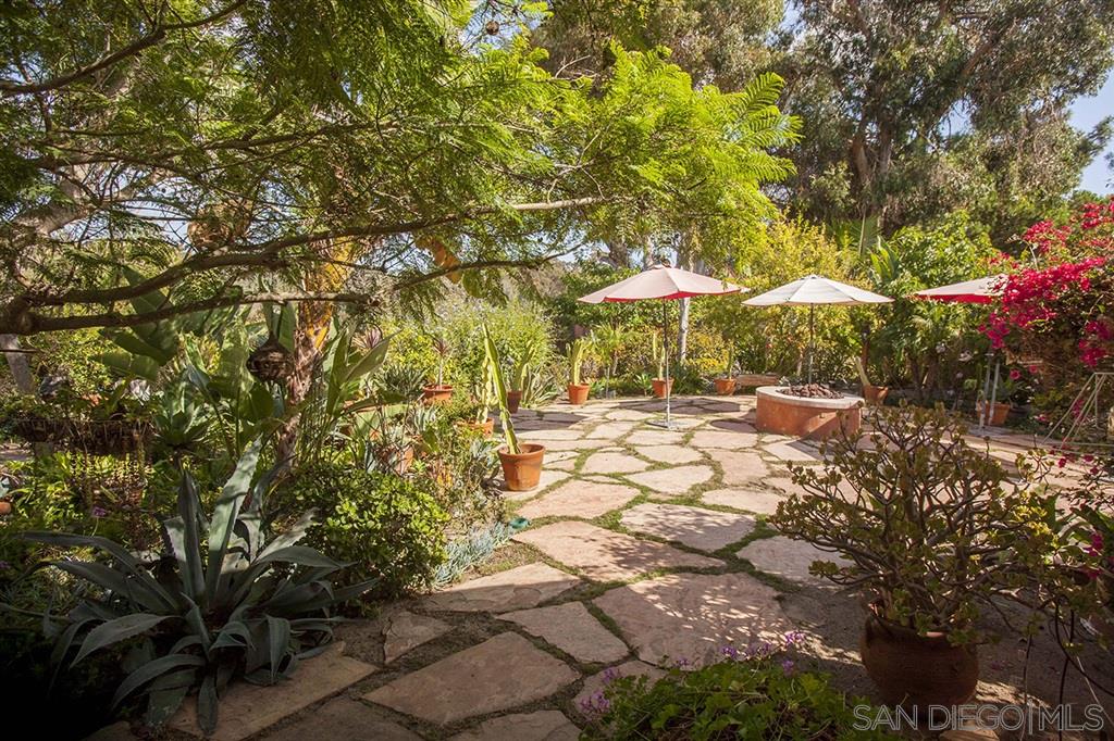 1183 Saxony Road Encinitas, CA 92024 - Photo 9 of 14
