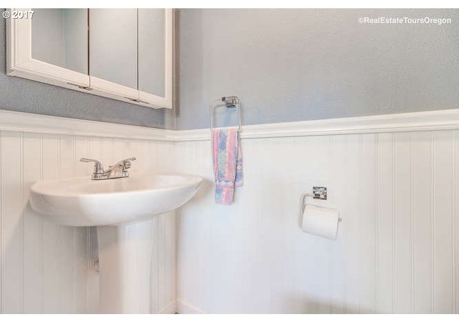 1516 Thompson Road Woodburn, OR 97071 - Photo 16 of 24 Gallery Image 16