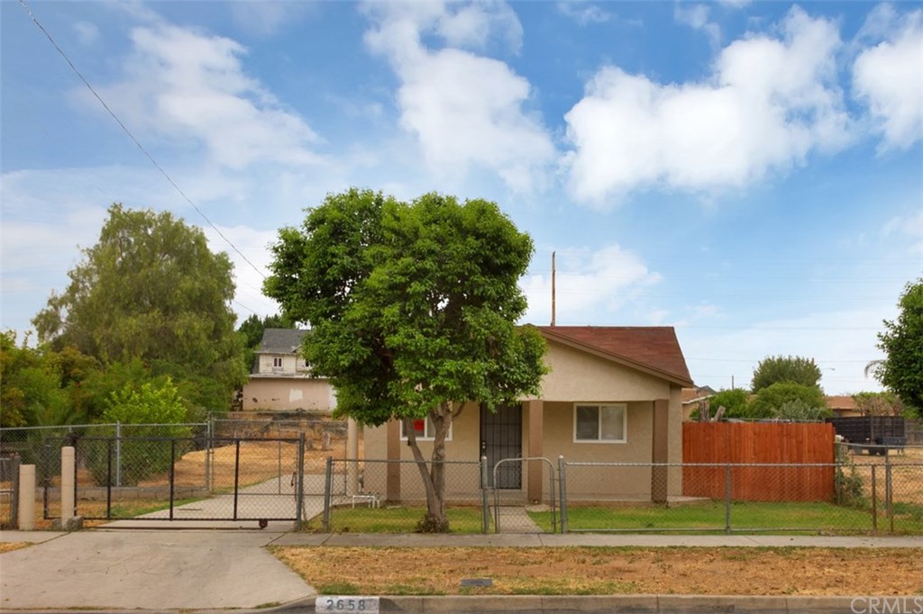 2658 Tenth Street Riverside, CA 92507 - Photo 1 of 1